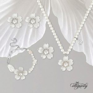 White Floral Jewelry Set