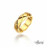 Minimalist Quilted Pattern Gold Ring